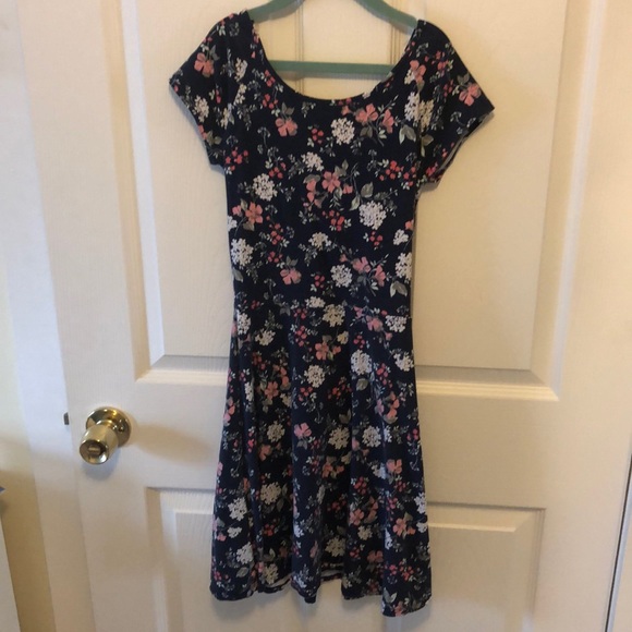 SO Dresses & Skirts - Floral dress